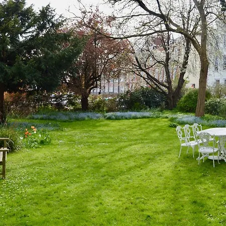 Georgian 2 Bedroom In Clifton