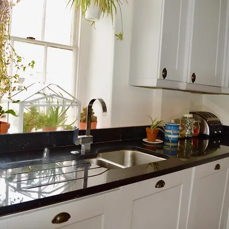Georgian 2 Bedroom In Clifton *